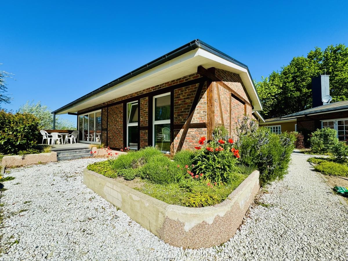 Ferienhaus Bungalow rot